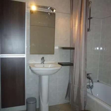 Appt 2 Pers Avec Terrasse Sud Proche Vieille Apartamento